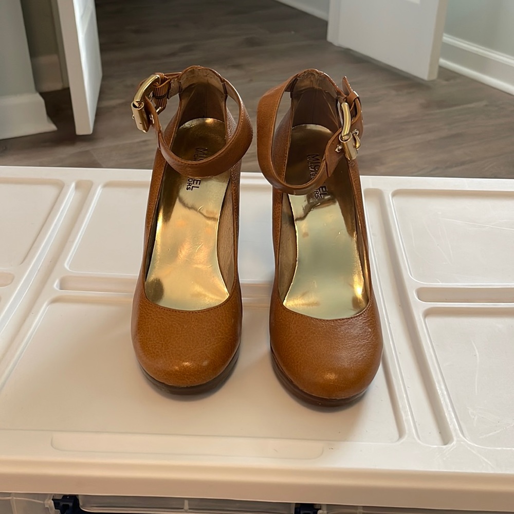 Vintage Michael Kors tan high heel low platform shoe.